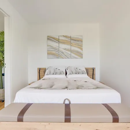 Apartment Luxury 75m2 With Eiffel Tower View, Metro 1 Min, Parking