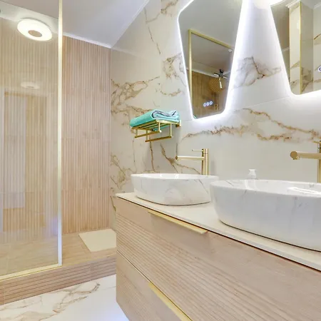 Apartment Luxury 75m2 With Eiffel Tower View, Metro 1 Min, Parking