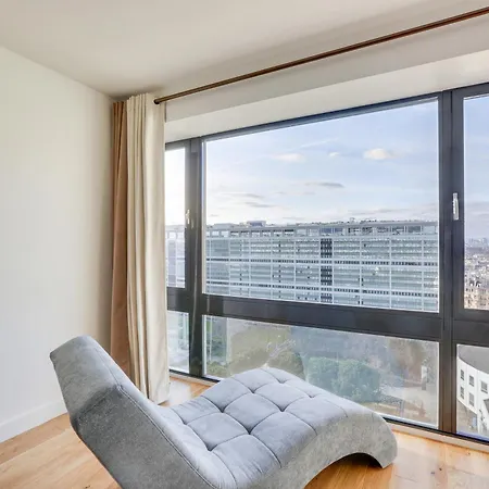 Luxury 75m2 With Eiffel Tower View, Metro 1 Min, Parking Apartment