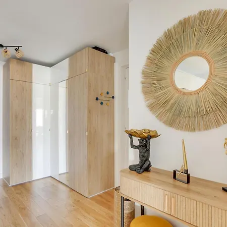 Luxury 75m2 With Eiffel Tower View, Metro 1 Min, Parking Apartment Paris